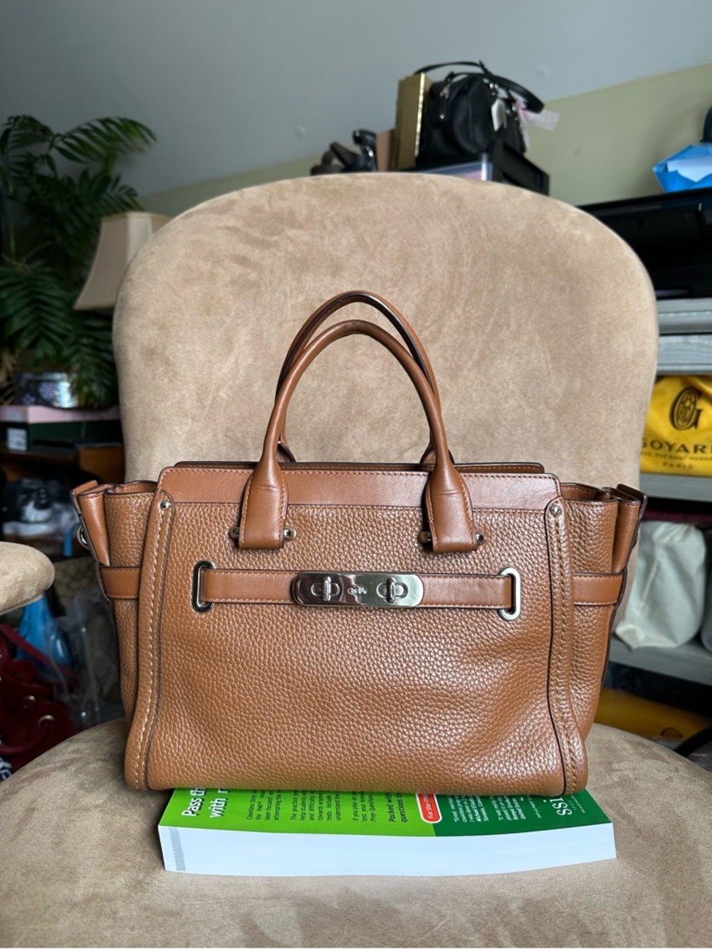 #91. Coach Swagger 27  Pebble Luggage Brown Leather Style 34816 Good Condition